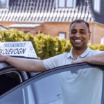 Image of Kamran from Vores Trafikskole with his car